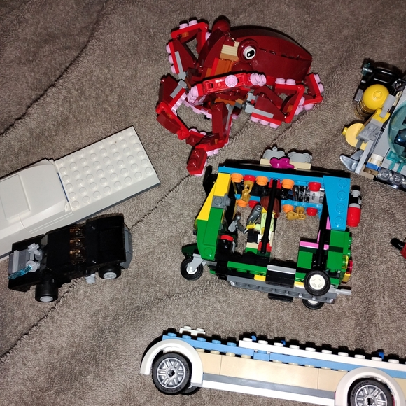 Assorted Lego Bundle - Picture 3 of 5